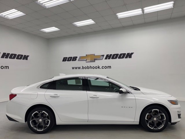 2024 Chevrolet Malibu 1LT photo 2