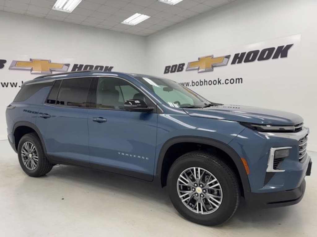 Used 2024 Chevrolet Traverse LT SUV