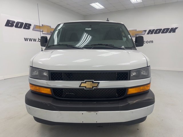 2025 Chevrolet Express Cutaway 3500 photo 2