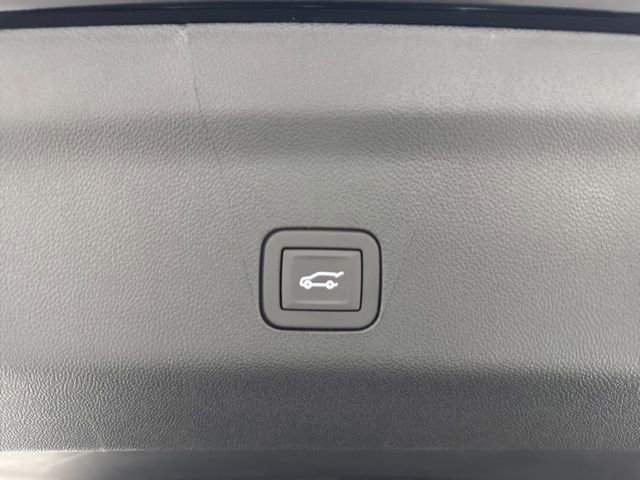 2026 Chevrolet Suburban Z71 - Photo 35