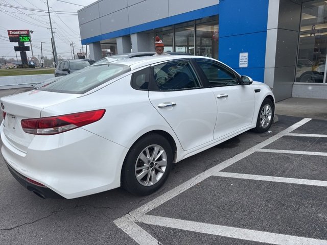 2016 Kia Optima LX photo 3