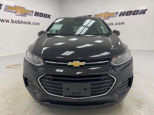 2022 Chevrolet Trax LS photo 2