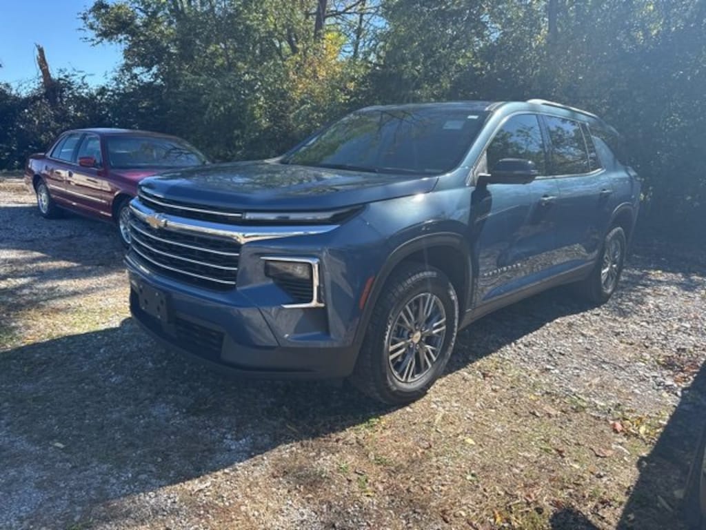 Used 2024 Chevrolet Traverse LT SUV