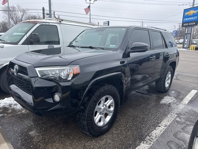 2016 Toyota 4Runner SR5's photo