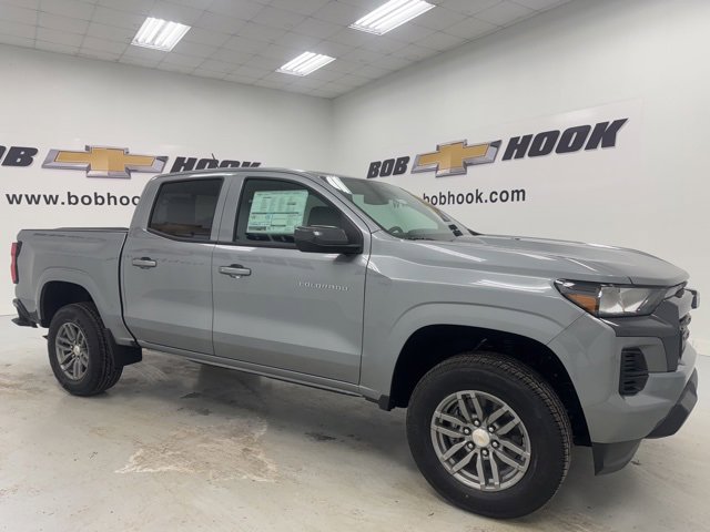 2025 Chevrolet Colorado Work Truck LT photo 3