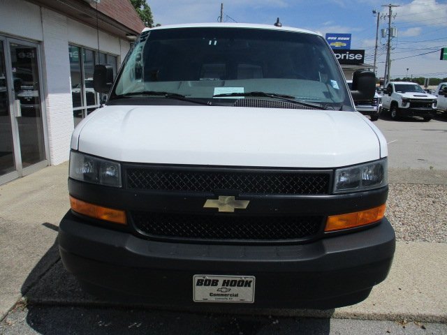 2022 Chevrolet Express Passenger 3500 photo 2