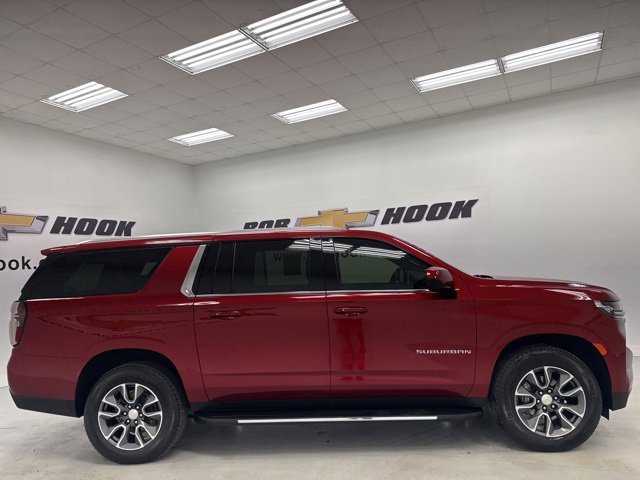 2023 Chevrolet Suburban LT photo 2