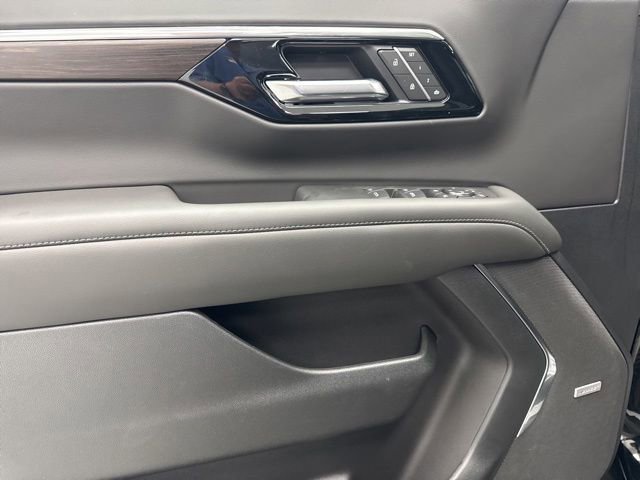 2026 Chevrolet Suburban Z71 - Photo 9