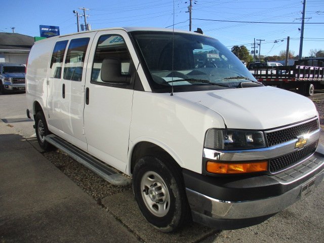 2023 Chevrolet Express 2500 Van Cargo photo 3