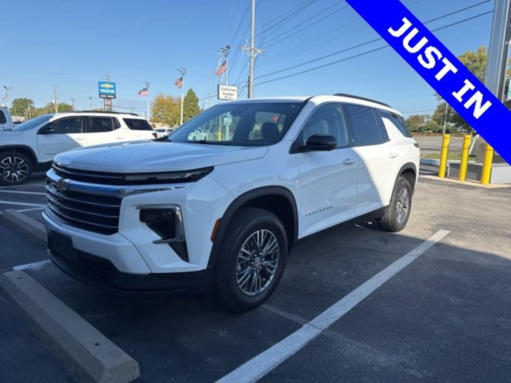 Used 2024 Chevrolet Traverse LT SUV