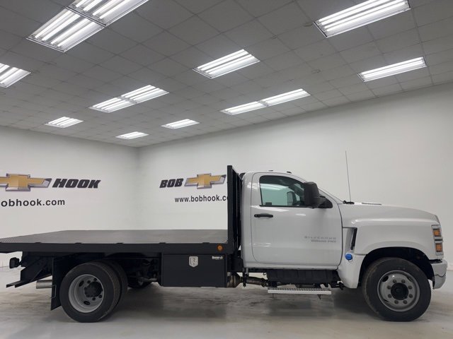 2024 Chevrolet Silverado 5500HD Work Truck photo 4