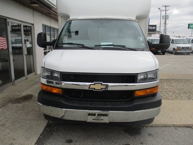 2021 Chevrolet Express 3500 Cutaway photo 2
