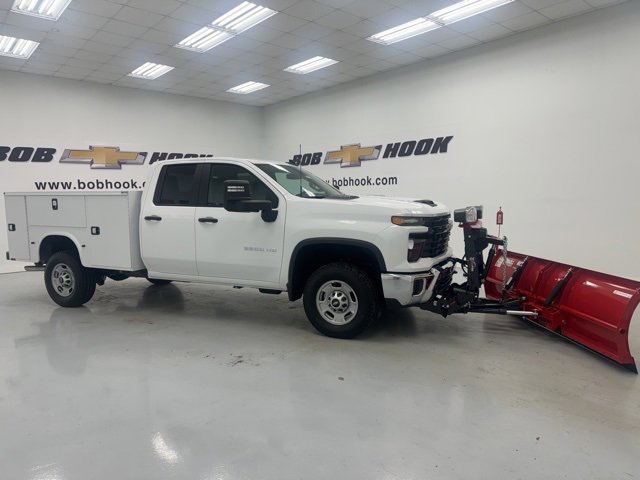 2025 Chevrolet Silverado 2500HD photo 2