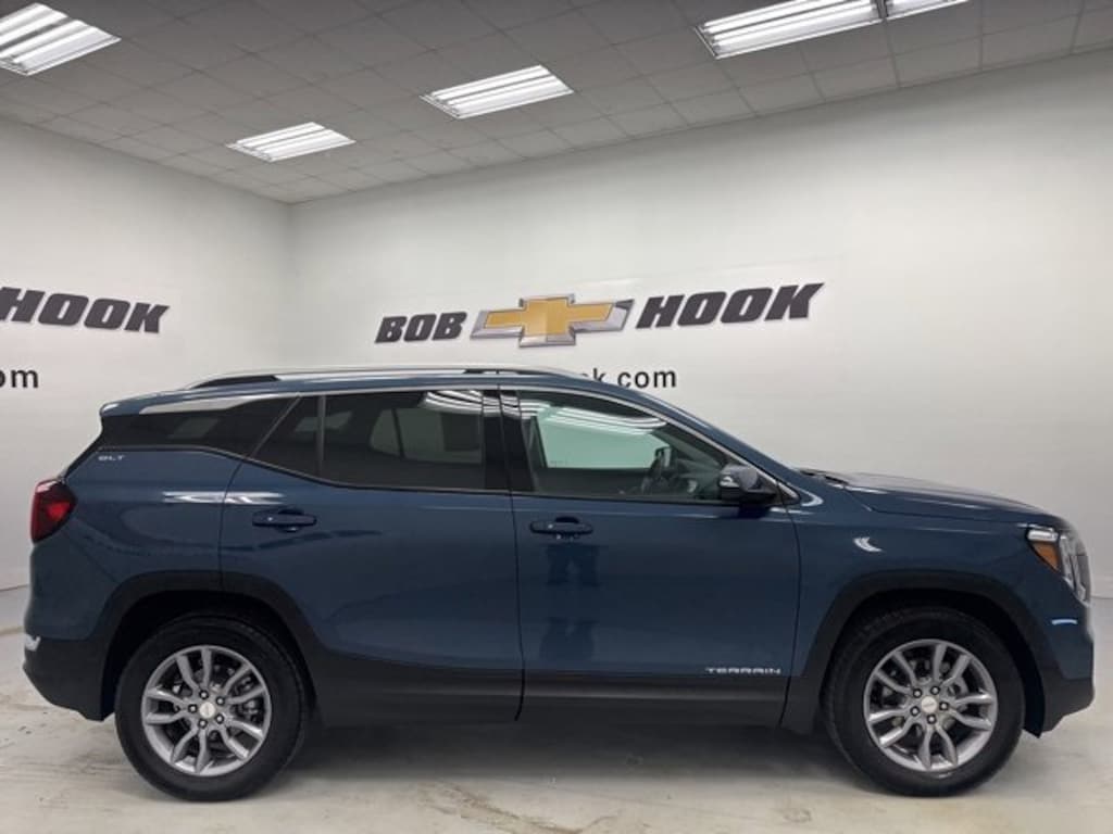 Used 2024 GMC Terrain SLT SUV