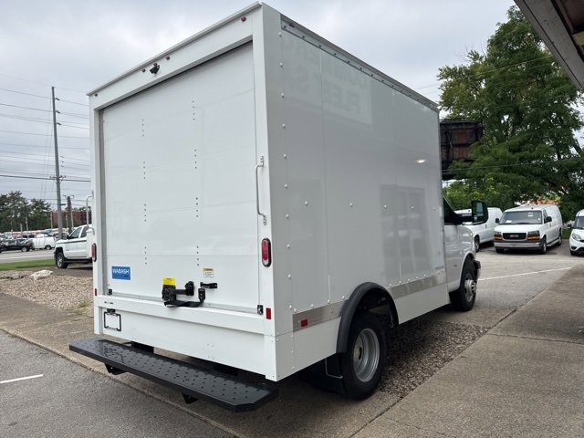2024 Chevrolet Express 3500 Cutaway Van photo 4