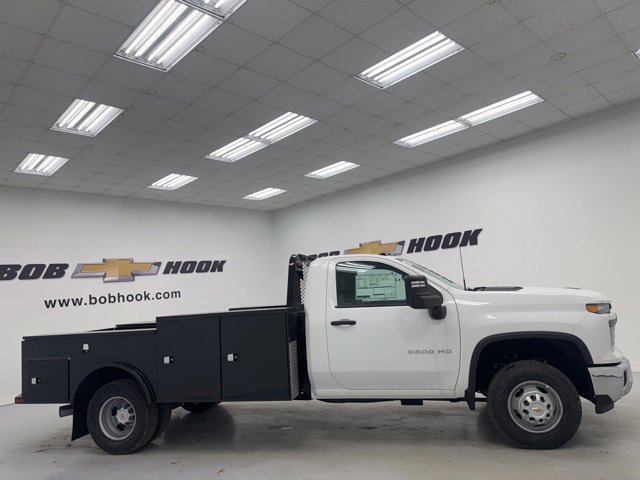 2025 Chevrolet Silverado 3500HD Work Truck photo 2