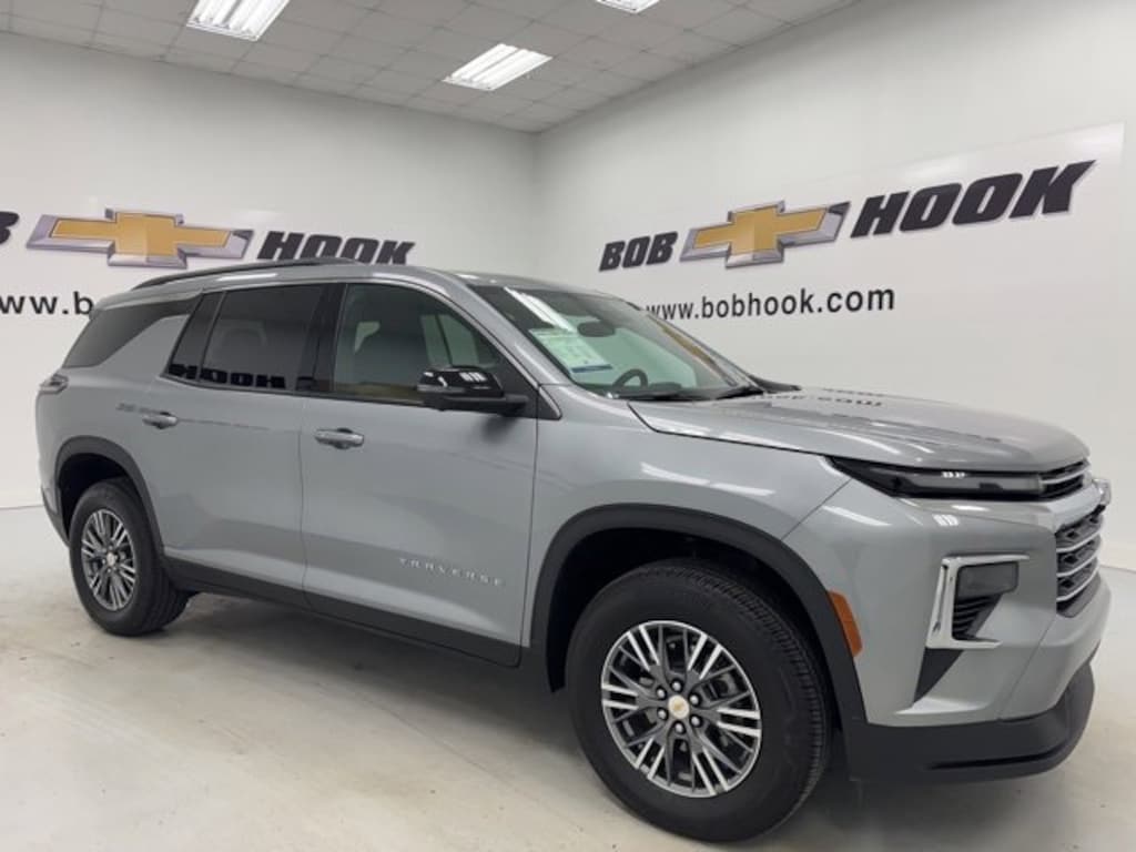 Used 2024 Chevrolet Traverse LT SUV