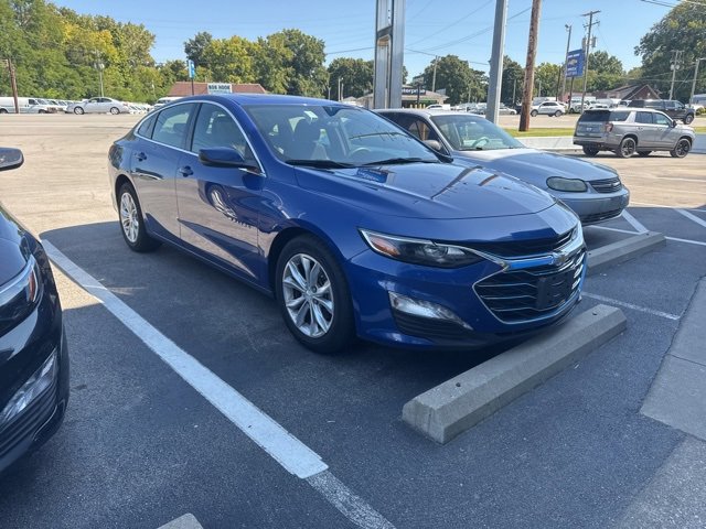 2023 Chevrolet Malibu 1LT photo 2