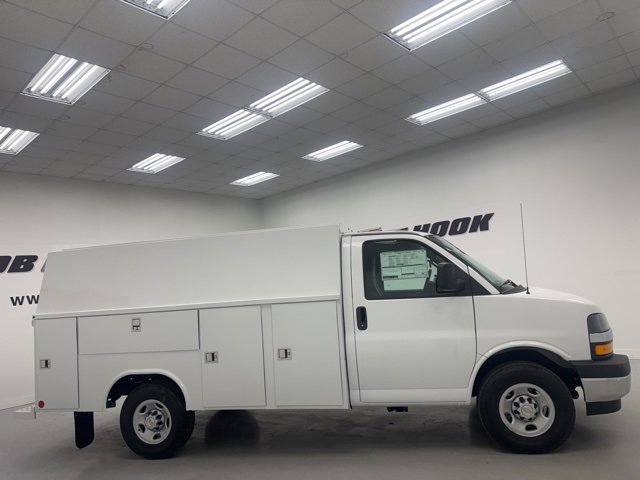 2025 Chevrolet Express Cutaway 3500 photo 4