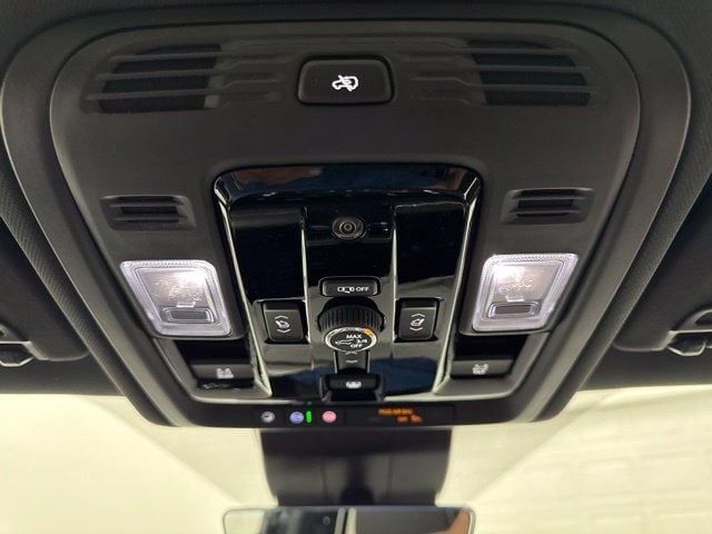 2026 Chevrolet Suburban Premier - Photo 19