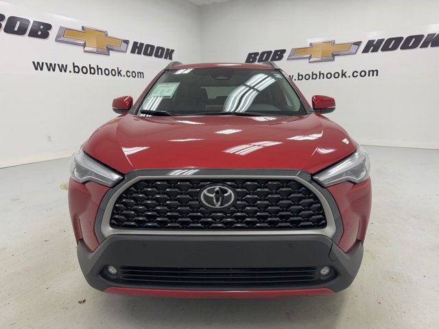 2024 Toyota Corolla Cross XLE photo 2