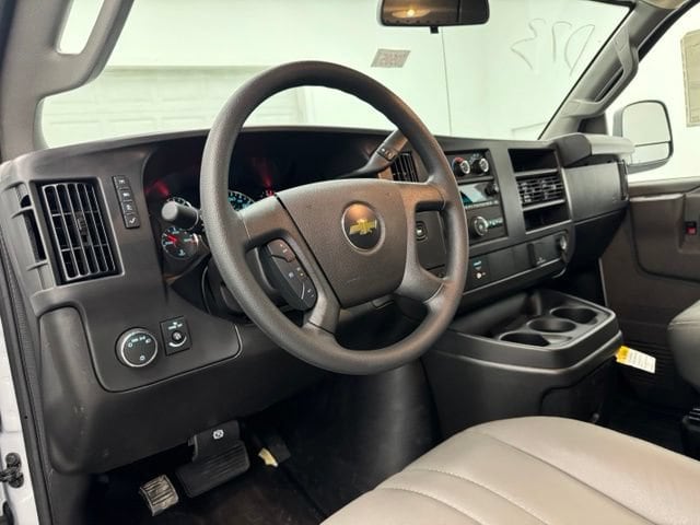 2025 Chevrolet Express Cargo Work Van - Photo 18