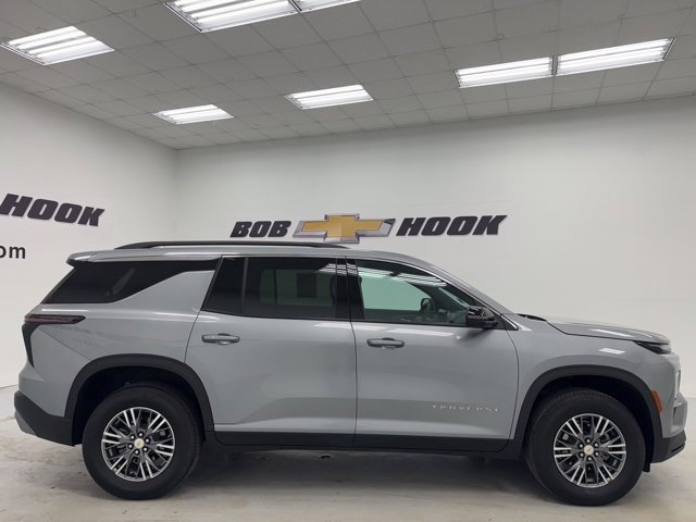 2024 Chevrolet Traverse photo 2