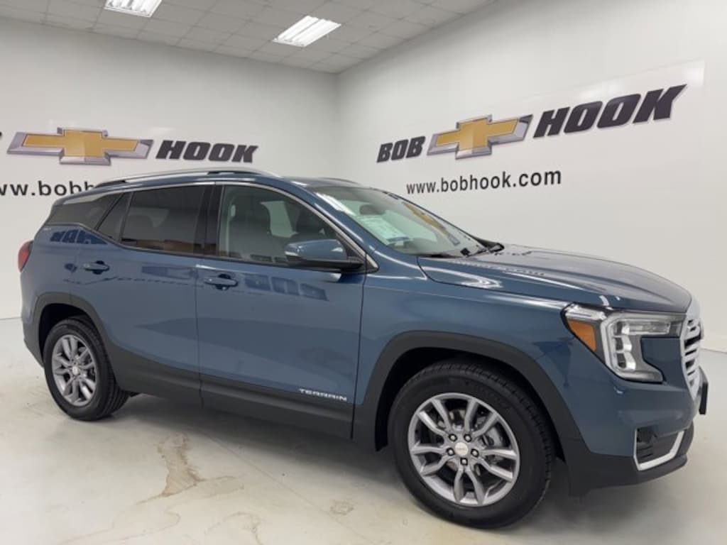 Used 2024 GMC Terrain SLT SUV