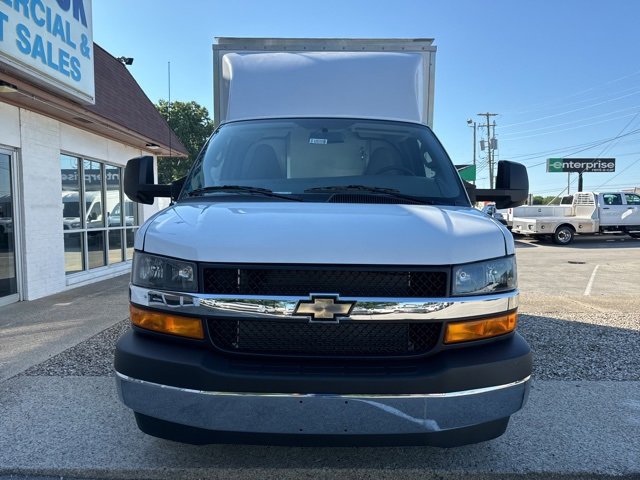 2024 Chevrolet Express Cutaway 3500 photo 2