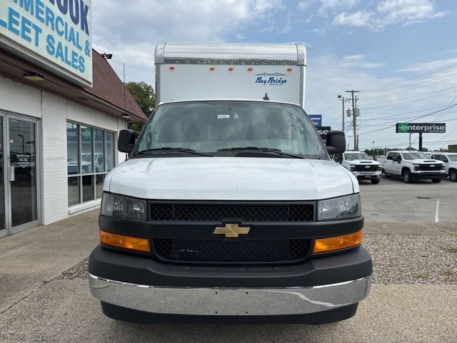 2025 Chevrolet Express 3500 Cutaway Van photo 2
