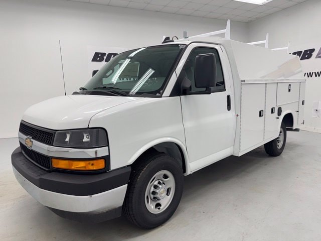 2026 Chevrolet Express Cutaway Base