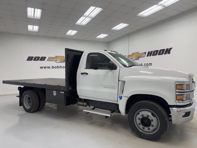 2024 Chevrolet Silverado 5500HD Work Truck photo 3