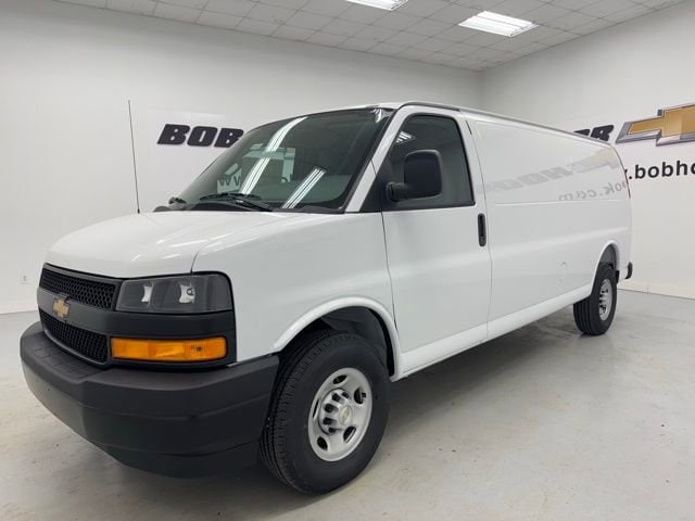 2026 Chevrolet Express 2500 Extended Work Van HD's photo