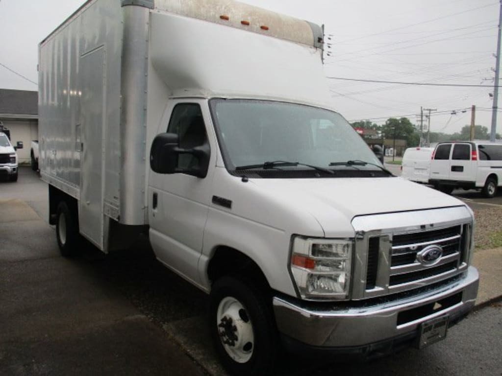 Used 2016 Ford Econoline Commercial Cuta E-450 Super Duty 158 DRW Truck