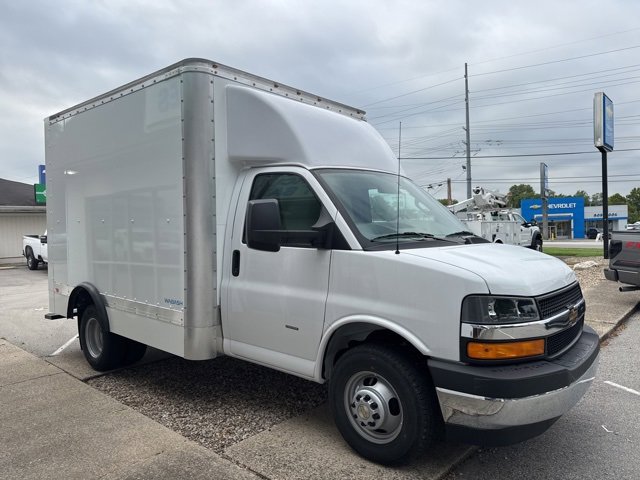 2024 Chevrolet Express 3500 Cutaway Van photo 3