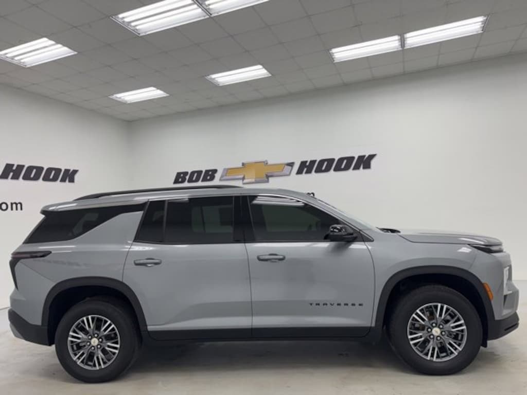 Used 2024 Chevrolet Traverse LT SUV