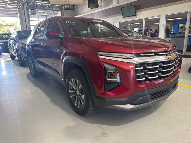2025 Chevrolet Equinox LT photo 2