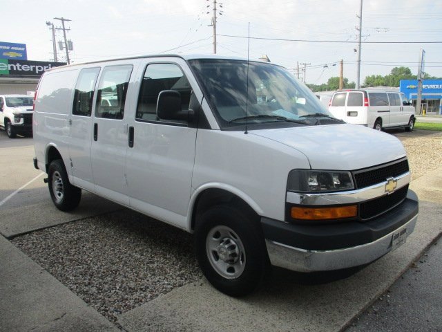 2022 Chevrolet Express Cargo 2500 photo 3