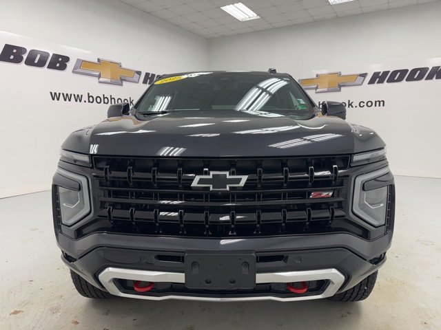 2025 Chevrolet Suburban Z71 photo 2