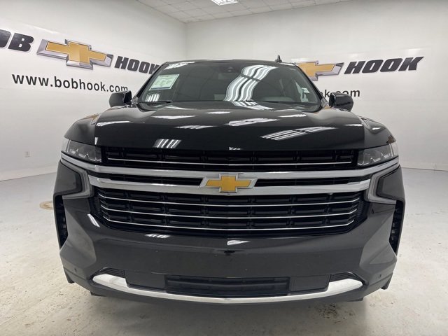 2024 Chevrolet Suburban LT photo 2