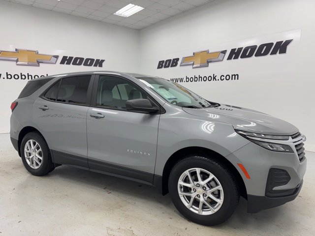 2023 Chevrolet Equinox LS photo 3