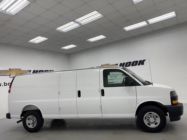 2025 Chevrolet Express Cargo 2500 Van photo 4