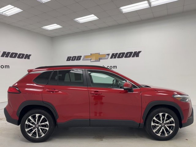 2024 Toyota Corolla Cross XLE photo 4