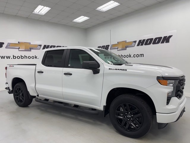 2025 Chevrolet Silverado 1500 Custom photo 3