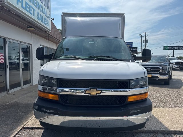 2025 Chevrolet Express 3500 Cutaway Van photo 2