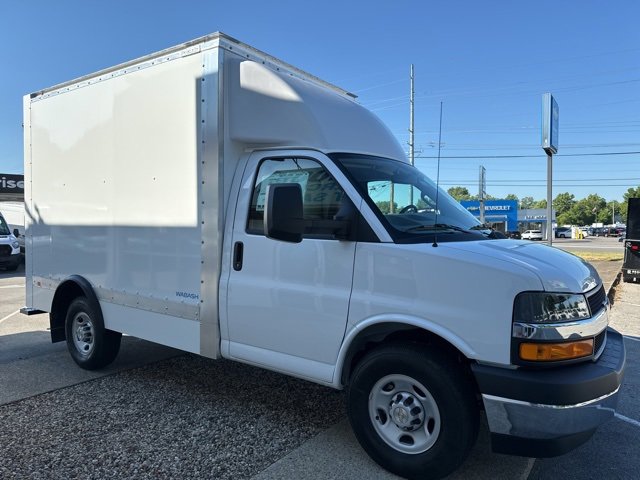 2024 Chevrolet Express Cutaway 3500 photo 3