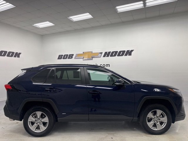 2024 Toyota RAV4 Hybrid XLE photo 2