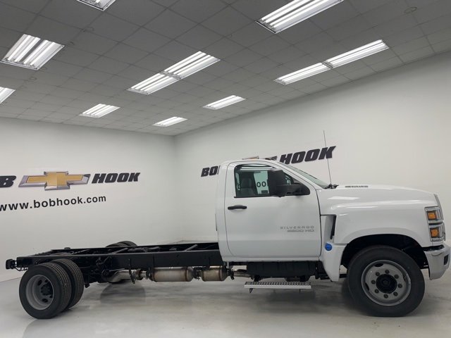 2024 Chevrolet Silverado 5500HD Work Truck photo 4