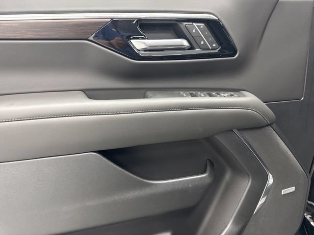 2026 Chevrolet Suburban Z71 - Photo 9