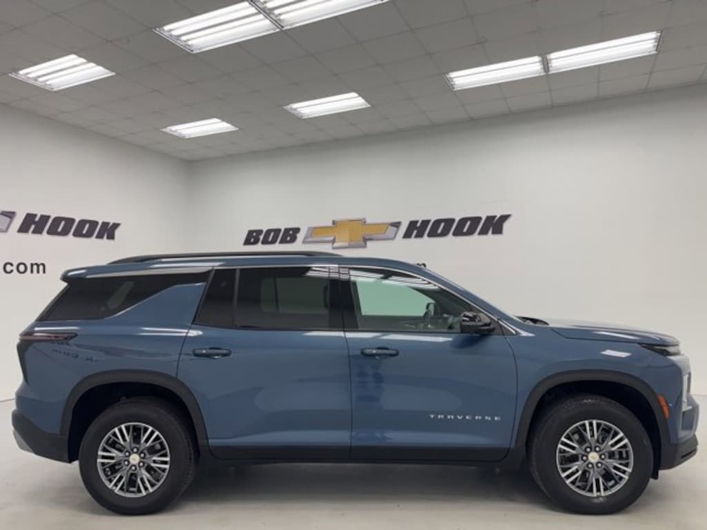 Used 2024 Chevrolet Traverse LT SUV